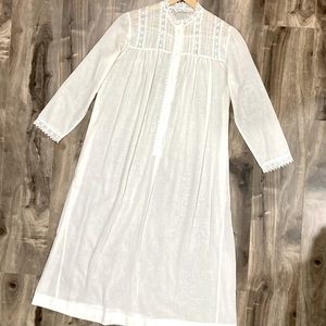 👗Christian Dior Vintage 1970’s White Cotton & Lace Floor-Length Nightgown/Dress
